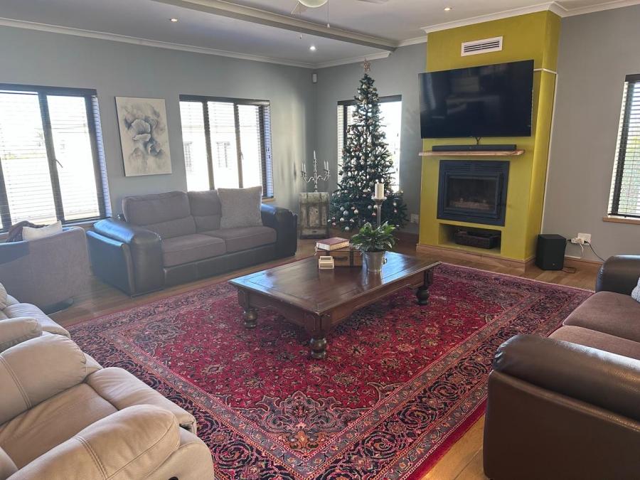 To Let 5 Bedroom Property for Rent in Rome Glen Western Cape